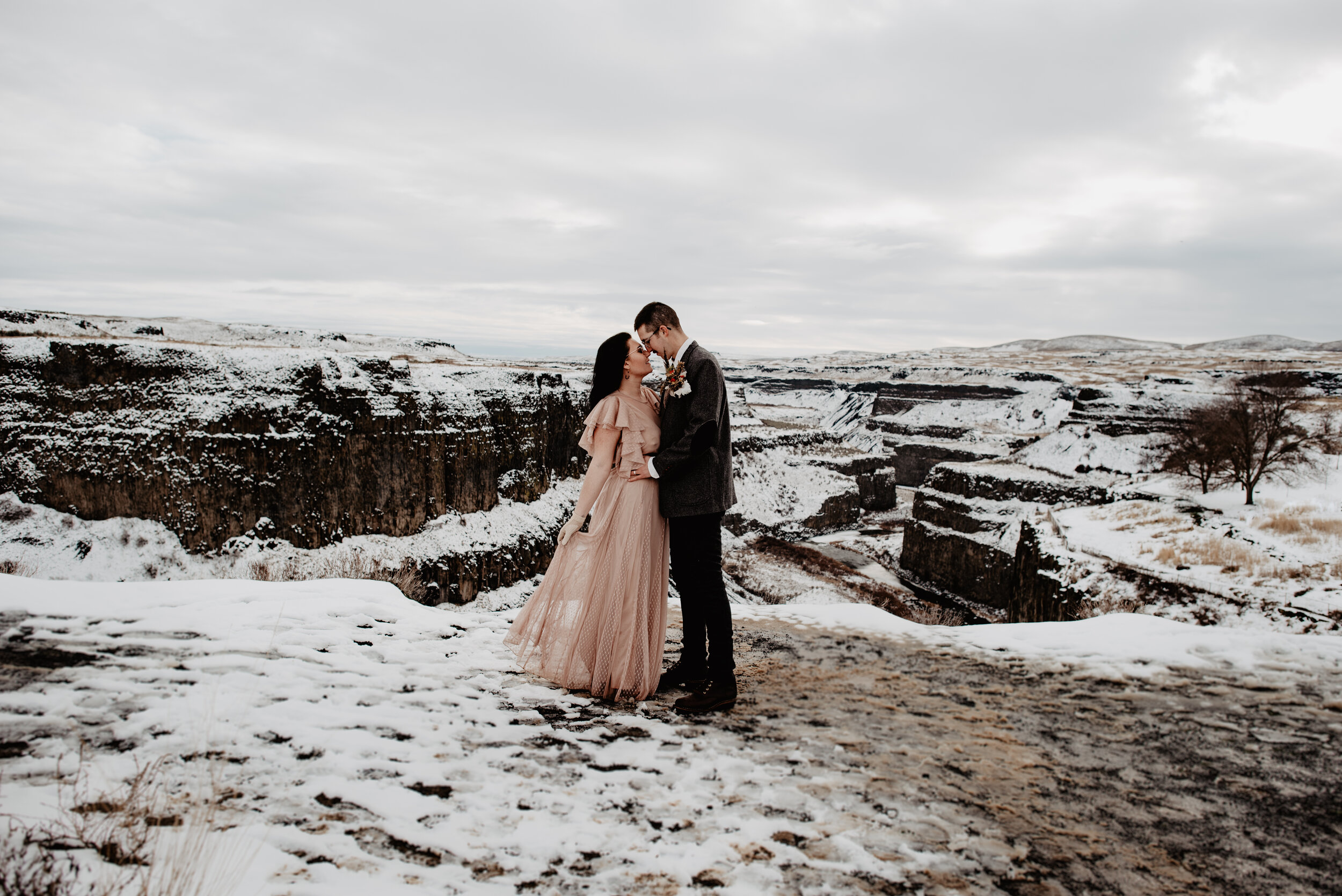 palouse-falls-washington-winter-elopement